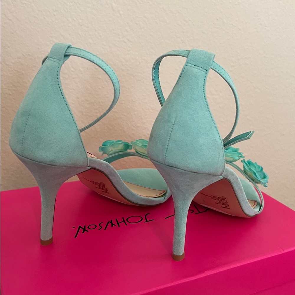 Betsy Johnson Bromme Mint Green Shoes - Picture 3 of 5